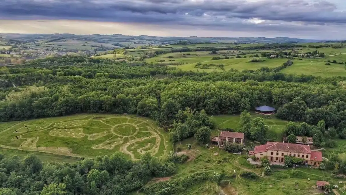 <a href="https://cooperative-oasis.org/oasis/ecovillage-sainte-camelle/" target="_blank">Sainte Camelle</a>